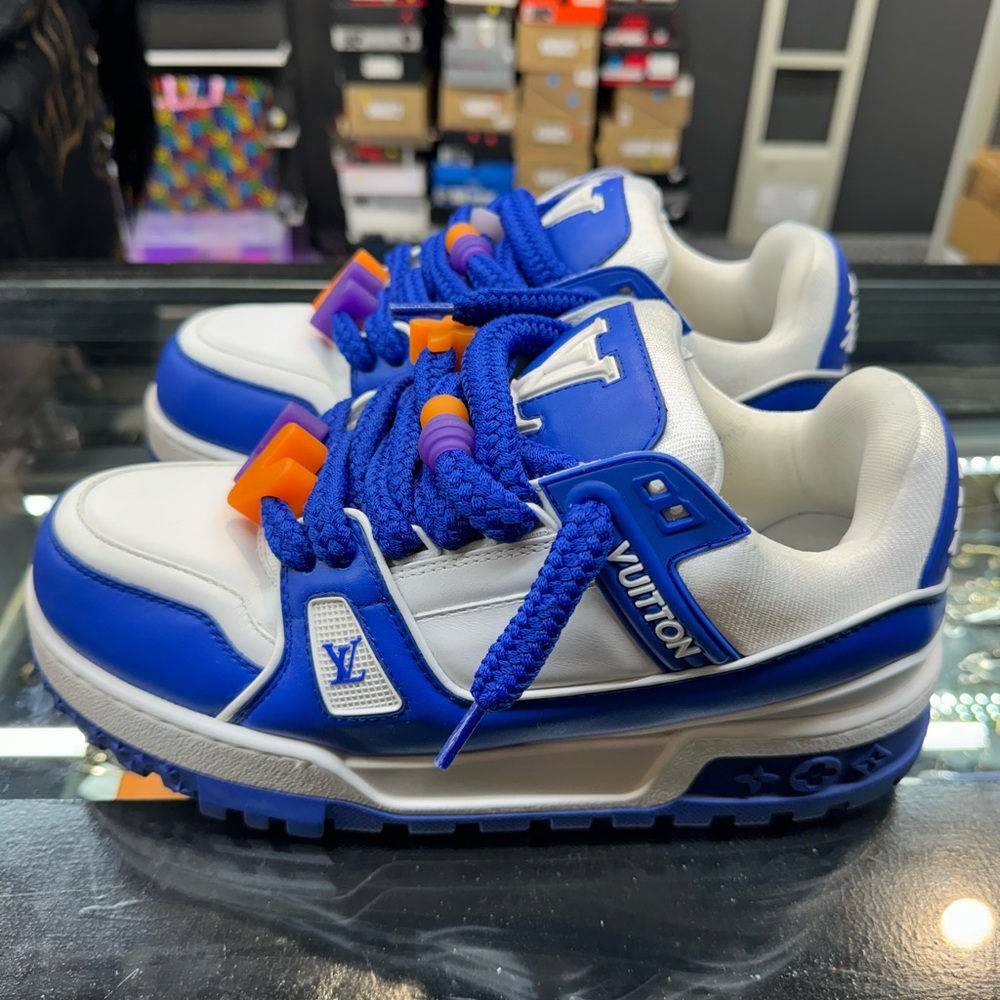 Louis Vuitton sneakers size-8.5US